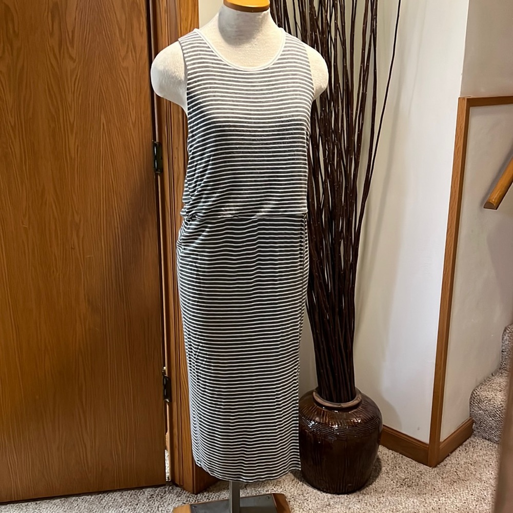 Olive and Oak dress size Medium